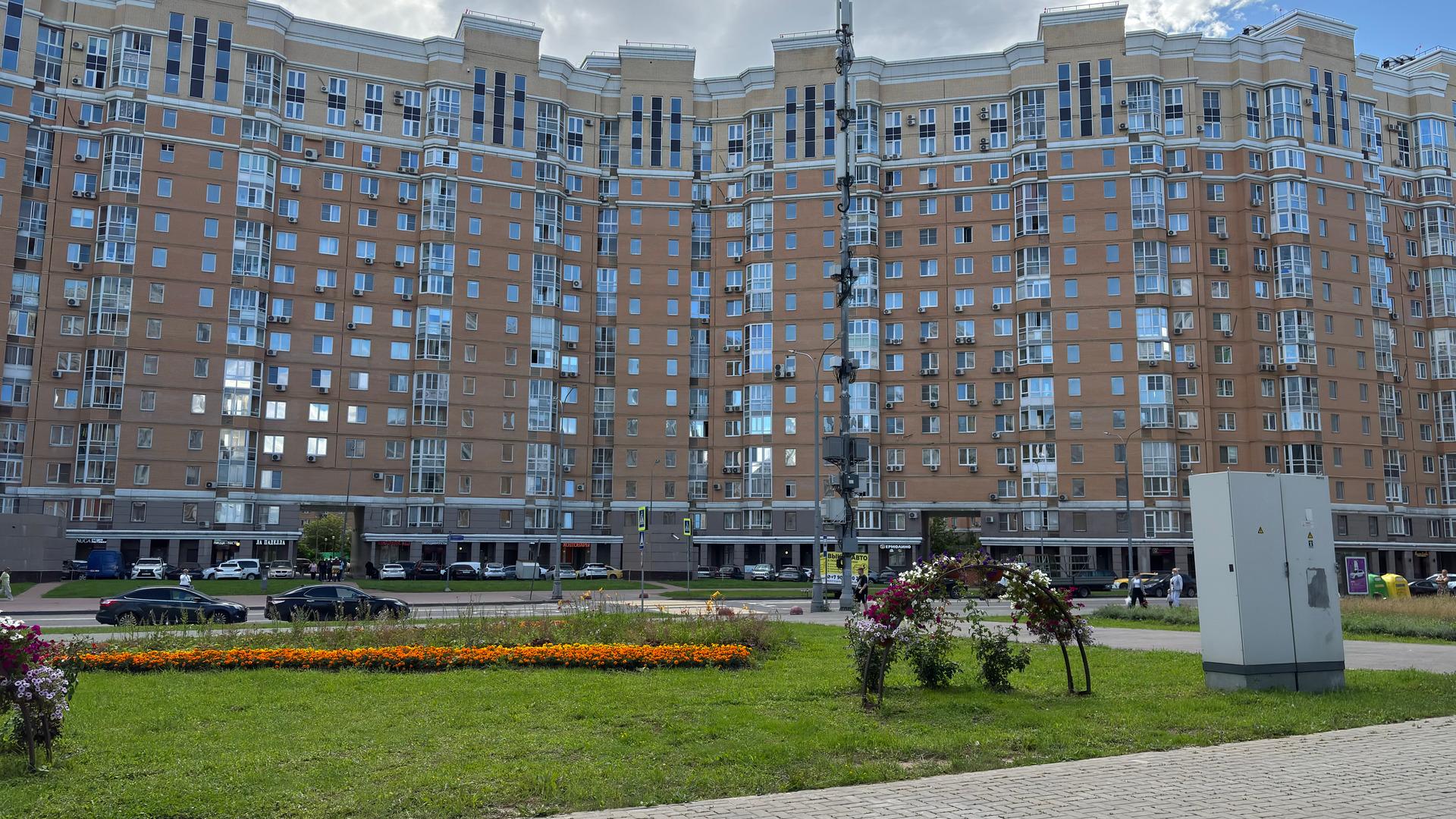 Первый день в новом районе. ЮАО Москва. Овальное расположение магазинов.